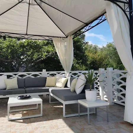 بيت للعطل Adorable Summer House By The Sea Zapuntel